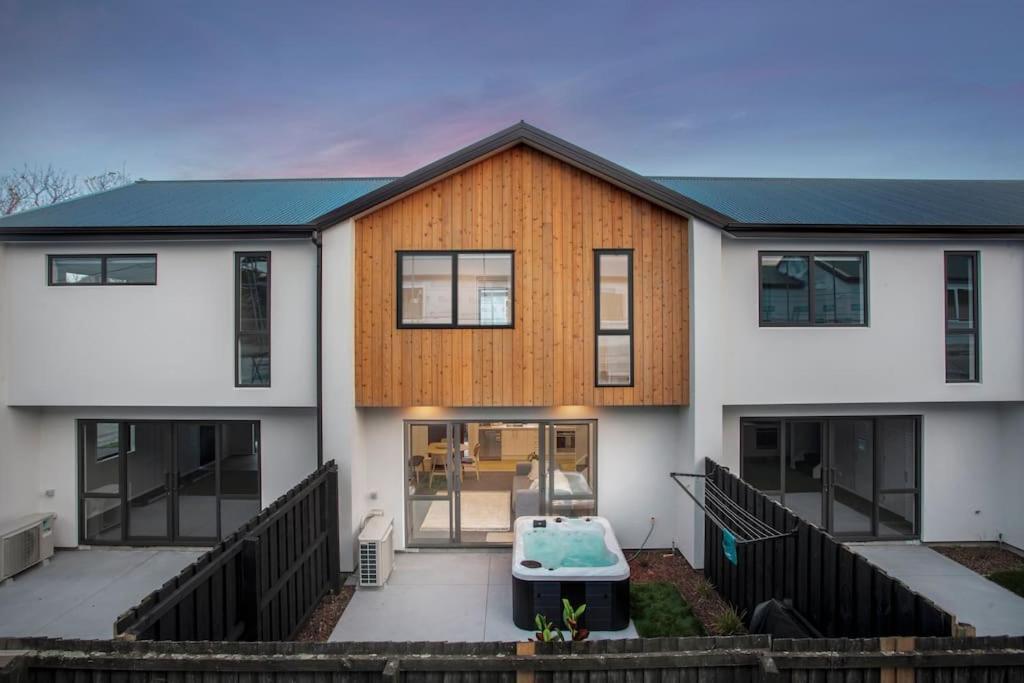 クライストチャーチStylish Townhouse With Hot Tubアパートメント エクステリア 写真