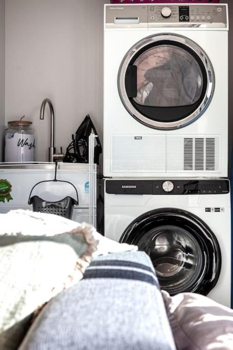 クライストチャーチStylish Townhouse With Hot Tubアパートメント エクステリア 写真