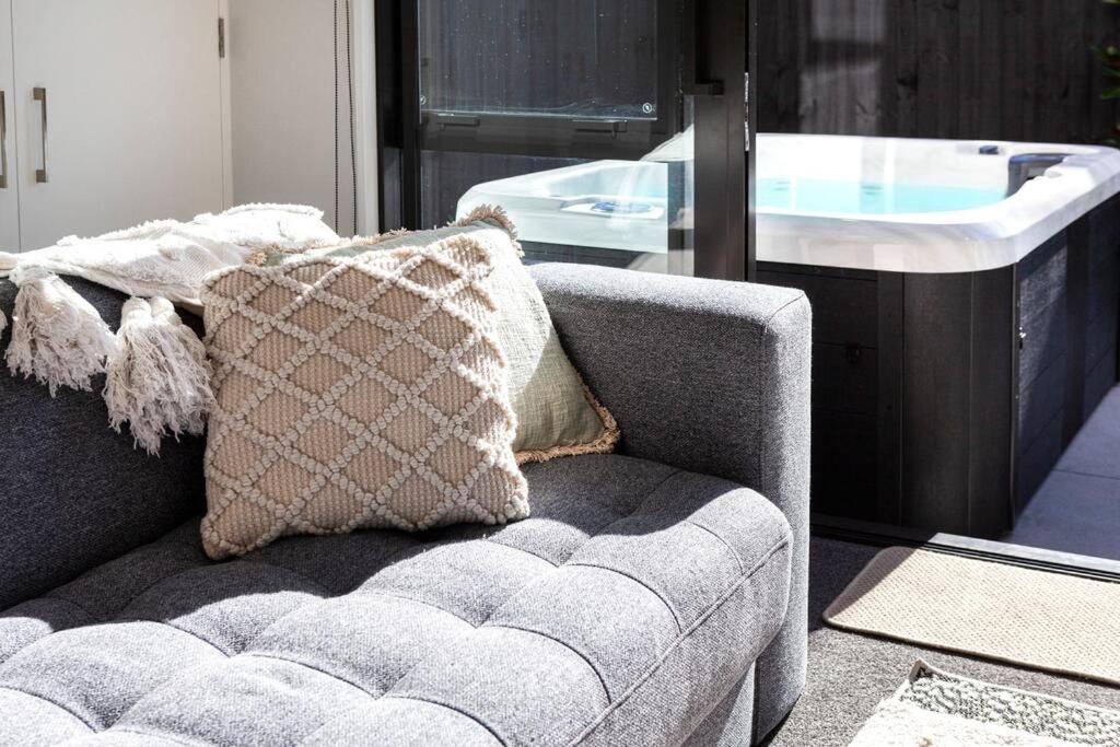 クライストチャーチStylish Townhouse With Hot Tubアパートメント エクステリア 写真