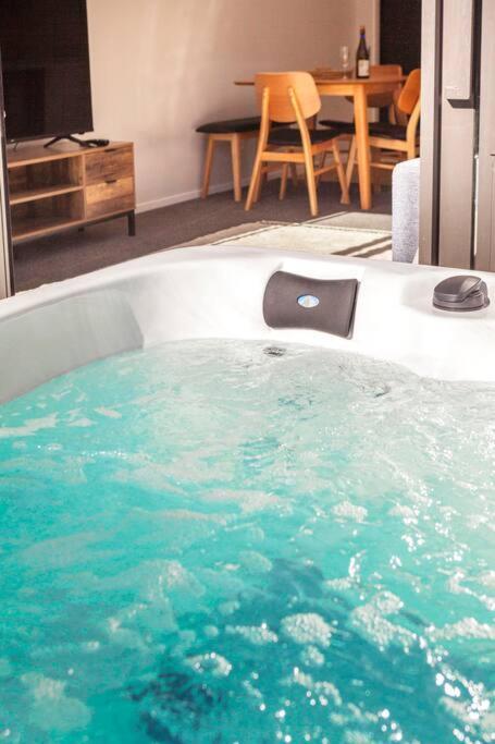 クライストチャーチStylish Townhouse With Hot Tubアパートメント エクステリア 写真