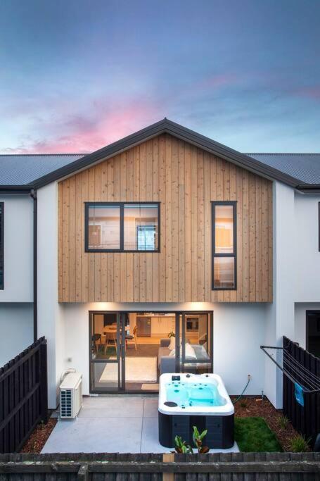 クライストチャーチStylish Townhouse With Hot Tubアパートメント エクステリア 写真