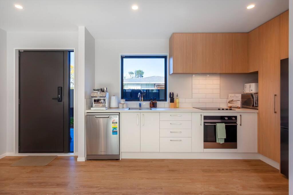 クライストチャーチStylish Townhouse With Hot Tubアパートメント エクステリア 写真